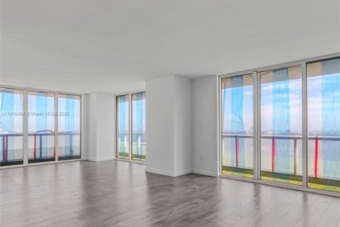 Condo in Miami, Florida, 3 bedrooms  № 1971610 - photo 25