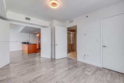 Condo in Miami, Florida, 3 bedrooms  № 1971610 - photo 19