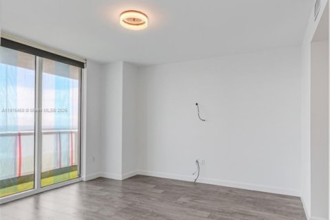 Condo in Miami, Florida, 3 bedrooms  № 1971610 - photo 28