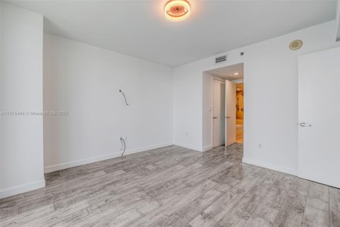 Condo in Miami, Florida, 3 bedrooms  № 1971610 - photo 14