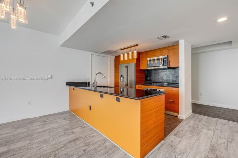 Condo in Miami, Florida, 3 bedrooms  № 1971610 - photo 11