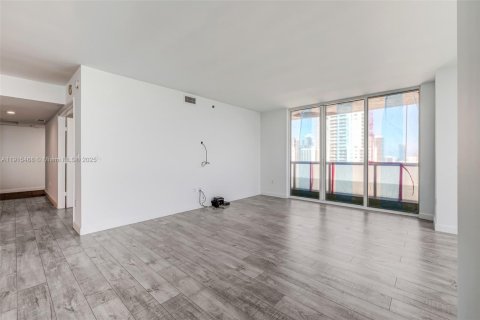 Condo in Miami, Florida, 3 bedrooms  № 1971610 - photo 8