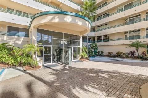 Condominio en venta en Ponce Inlet, Florida, 3 dormitorios, 191.84 m2 № 2358108 - foto 9
