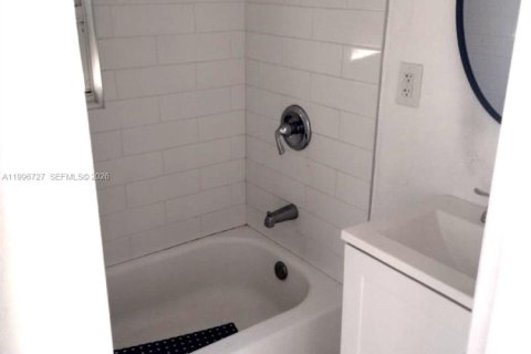 Снять в аренду виллу или дом в Опа-Локка, Флорида 2 спальни, 116.41м2, № 2058708 - фото 6