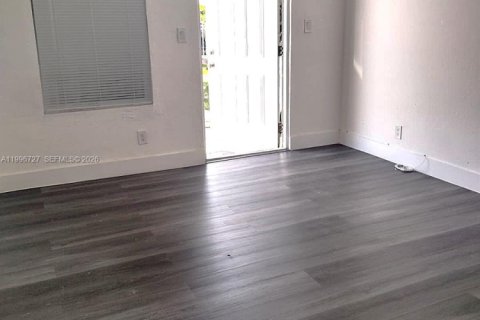 Снять в аренду виллу или дом в Опа-Локка, Флорида 2 спальни, 116.41м2, № 2058708 - фото 4