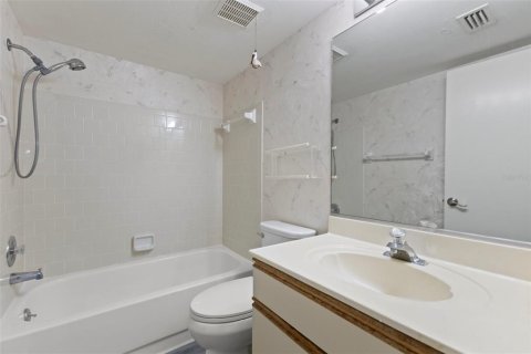 Copropriété à vendre à Sarasota, Floride: 2 chambres, 91.32 m2 № 1907655 - photo 12