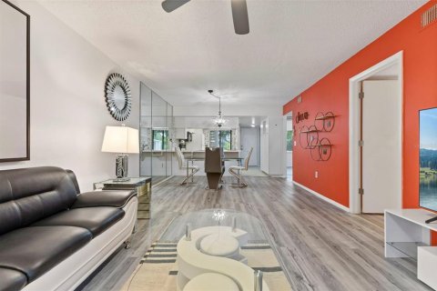 Copropriété à vendre à Sarasota, Floride: 2 chambres, 91.32 m2 № 1907655 - photo 5