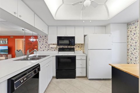 Copropriété à vendre à Sarasota, Floride: 2 chambres, 91.32 m2 № 1907655 - photo 6