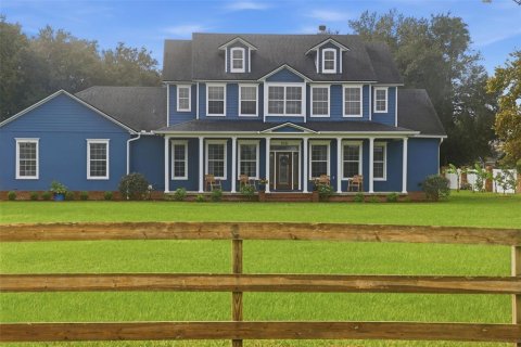 House in Winter Garden, Florida 4 bedrooms, 303.05 sq.m. № 2423874 - photo 2