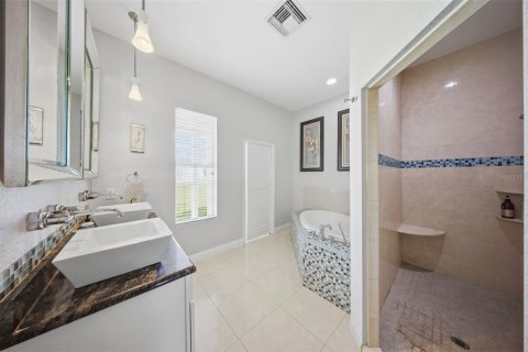 House in Winter Garden, Florida 4 bedrooms, 303.05 sq.m. № 2423874 - photo 19