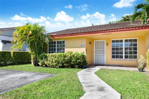 Купить виллу или дом в Майами, Флорида 2 спальни, 106.37м2, № 1942621 - фото 1