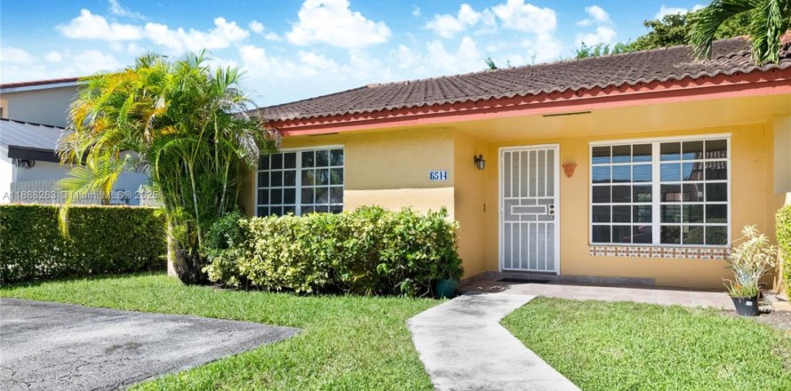 Дом в Майами, Флорида 2 спальни, 106.37м2 № 1942621