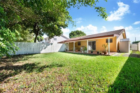 Купить виллу или дом в Майами, Флорида 2 спальни, 106.37м2, № 1942621 - фото 15