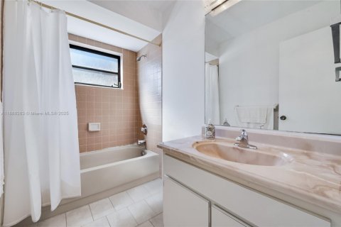 Купить виллу или дом в Майами, Флорида 2 спальни, 106.37м2, № 1942621 - фото 13