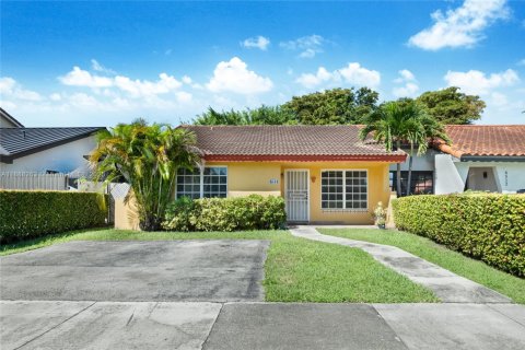 Купить виллу или дом в Майами, Флорида 2 спальни, 106.37м2, № 1942621 - фото 2