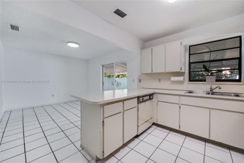 Купить виллу или дом в Майами, Флорида 2 спальни, 106.37м2, № 1942621 - фото 6