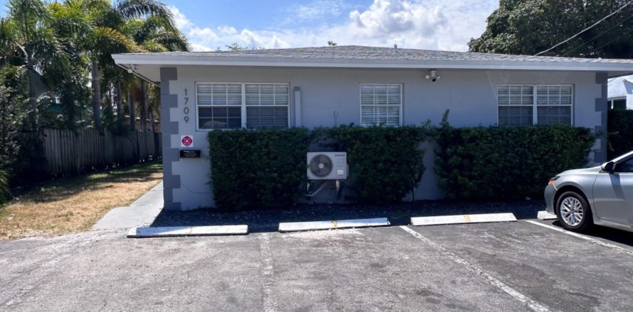 Commercial property in Fort Lauderdale, Florida 217.11 sq.m. № 1136216