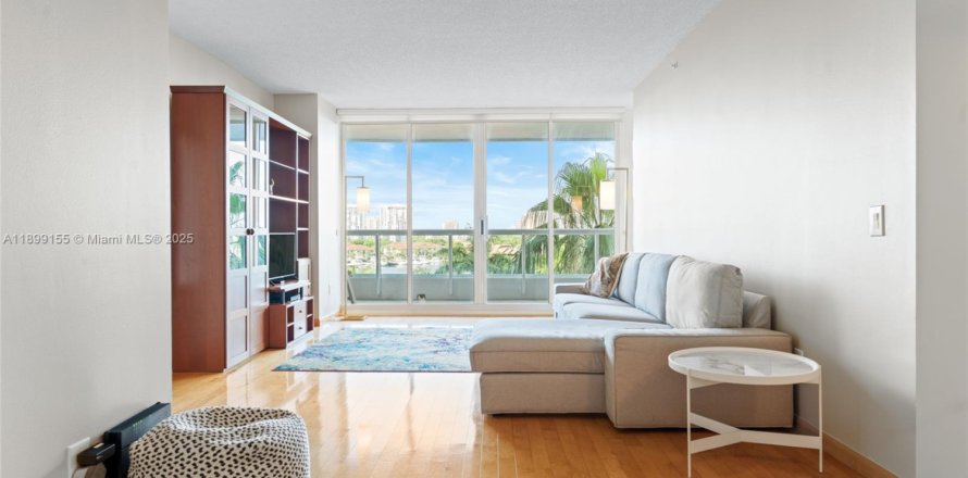 Apartment in Aventura, Florida 2 bedrooms, 140.28 sq.m. № 1951074