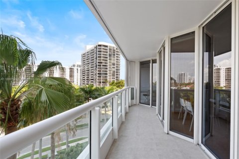 Apartment in Aventura, Florida 2 bedrooms, 140.28 sq.m. № 1951074 - photo 28