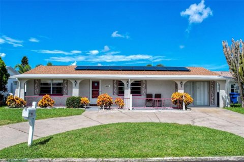 House in Holiday, Florida 2 bedrooms, 136.57 sq.m. № 1887049 - photo 5