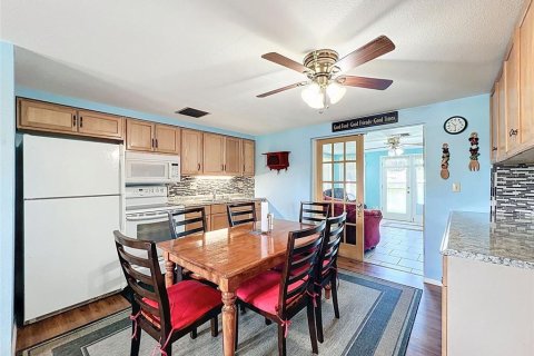 House in Holiday, Florida 2 bedrooms, 136.57 sq.m. № 1887049 - photo 11