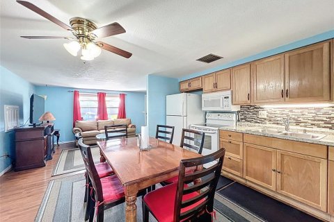House in Holiday, Florida 2 bedrooms, 136.57 sq.m. № 1887049 - photo 12