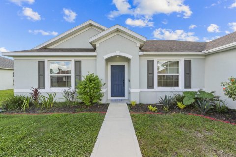 Villa ou maison à vendre à Port St. Lucie, Floride: 3 chambres, 174.01 m2 № 2417583 - photo 2