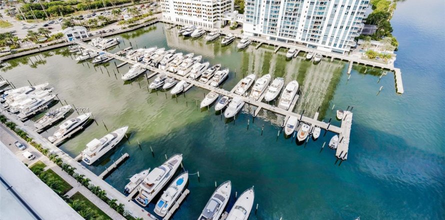 Land in North Miami Beach, Florida № 1168714