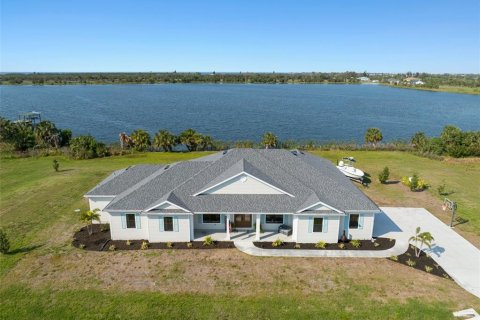 Купить виллу или дом в Раскин, Флорида 3 комнаты, 317.91м2, № 1517806 - фото 1