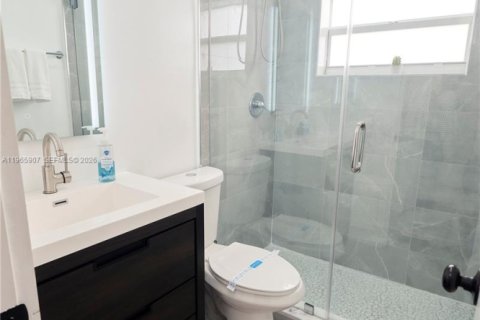 Commercial property in Miami, Florida 124.86 sq.m. № 2027507 - photo 11