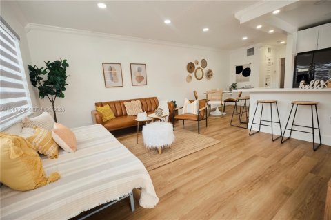 Commercial property in Miami, Florida 124.86 sq.m. № 2027507 - photo 2