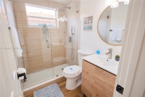 Commercial property in Miami, Florida 124.86 sq.m. № 2027507 - photo 6