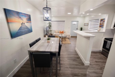 Commercial property in Miami, Florida 124.86 sq.m. № 2027507 - photo 13