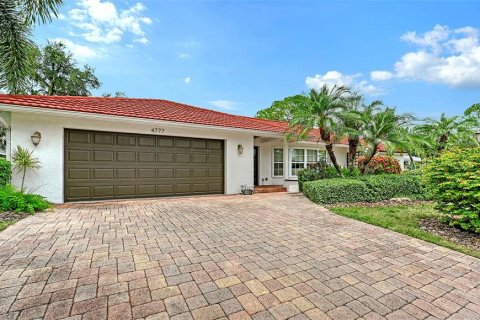 Villa ou maison à vendre à Sarasota, Floride: 3 chambres, 216.83 m2 № 2398736 - photo 4