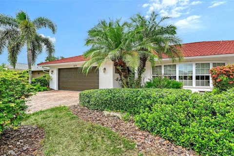 Villa ou maison à vendre à Sarasota, Floride: 3 chambres, 216.83 m2 № 2398736 - photo 2