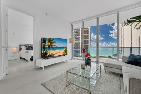 Condo in Sunny Isles Beach, Florida, 2 bedrooms  № 1927858 - photo 2