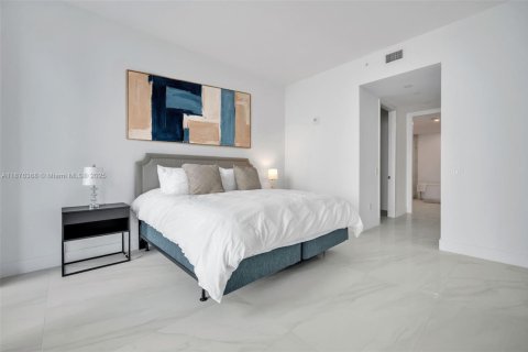 Condo in Sunny Isles Beach, Florida, 2 bedrooms  № 1927858 - photo 23