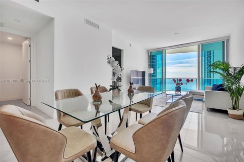 Condo in Sunny Isles Beach, Florida, 2 bedrooms  № 1927858 - photo 11