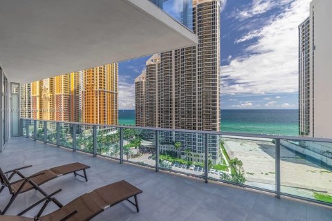 Condo in Sunny Isles Beach, Florida, 2 bedrooms  № 1927858 - photo 20
