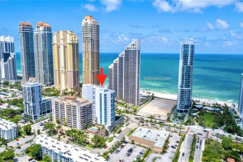 Condo in Sunny Isles Beach, Florida, 2 bedrooms  № 1927858 - photo 8
