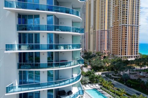 Condo in Sunny Isles Beach, Florida, 2 bedrooms  № 1927858 - photo 9