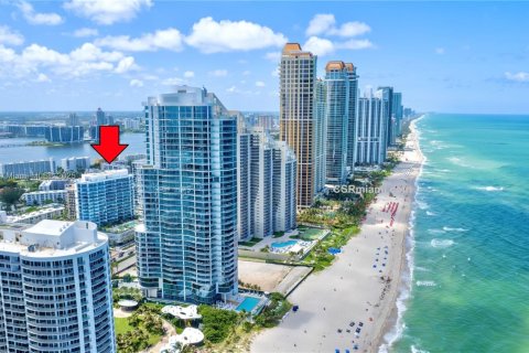 Condo in Sunny Isles Beach, Florida, 2 bedrooms  № 1927858 - photo 1