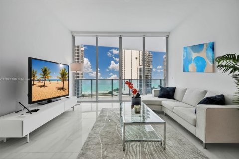 Condo in Sunny Isles Beach, Florida, 2 bedrooms  № 1927858 - photo 3