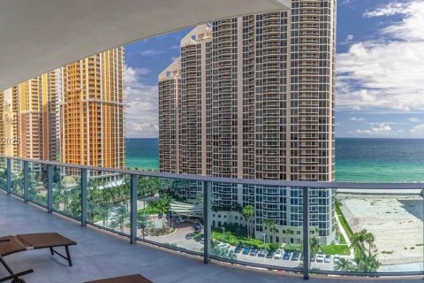 Condo in Sunny Isles Beach, Florida, 2 bedrooms  № 1927858 - photo 10