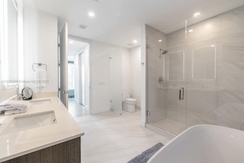 Condo in Sunny Isles Beach, Florida, 2 bedrooms  № 1927858 - photo 28