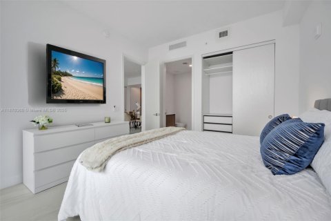 Condo in Sunny Isles Beach, Florida, 2 bedrooms  № 1927858 - photo 30