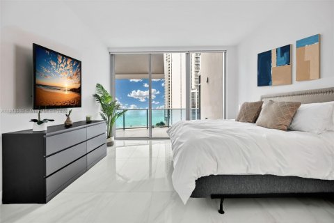 Condo in Sunny Isles Beach, Florida, 2 bedrooms  № 1927858 - photo 24