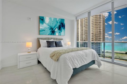 Condo in Sunny Isles Beach, Florida, 2 bedrooms  № 1927858 - photo 29
