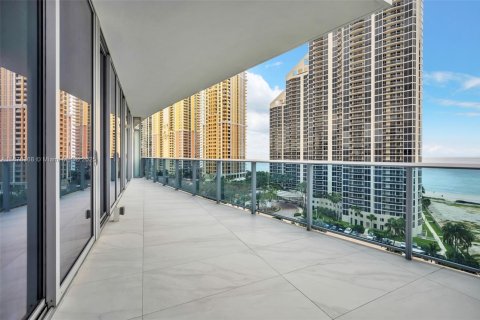 Condo in Sunny Isles Beach, Florida, 2 bedrooms  № 1927858 - photo 22
