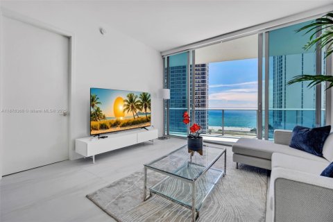 Condo in Sunny Isles Beach, Florida, 2 bedrooms  № 1927858 - photo 15